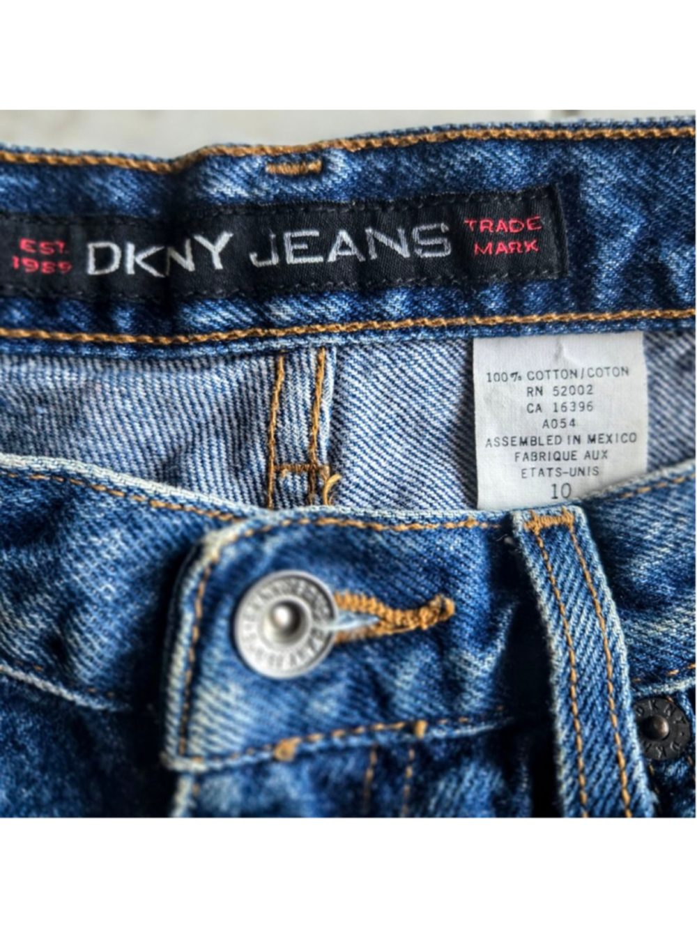 Vintage 90s DKNY High-Waisted Mom Jeans – Tapered Leg – Medium Wash. Size 10 - Picture 6 of 7